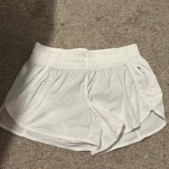 Lululemon Tracker Short 5 in White - Picture 1 of 3